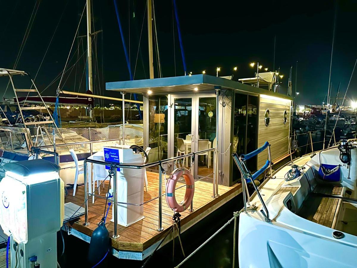 Отель Houseboat Seabreeze Альгеро Экстерьер фото