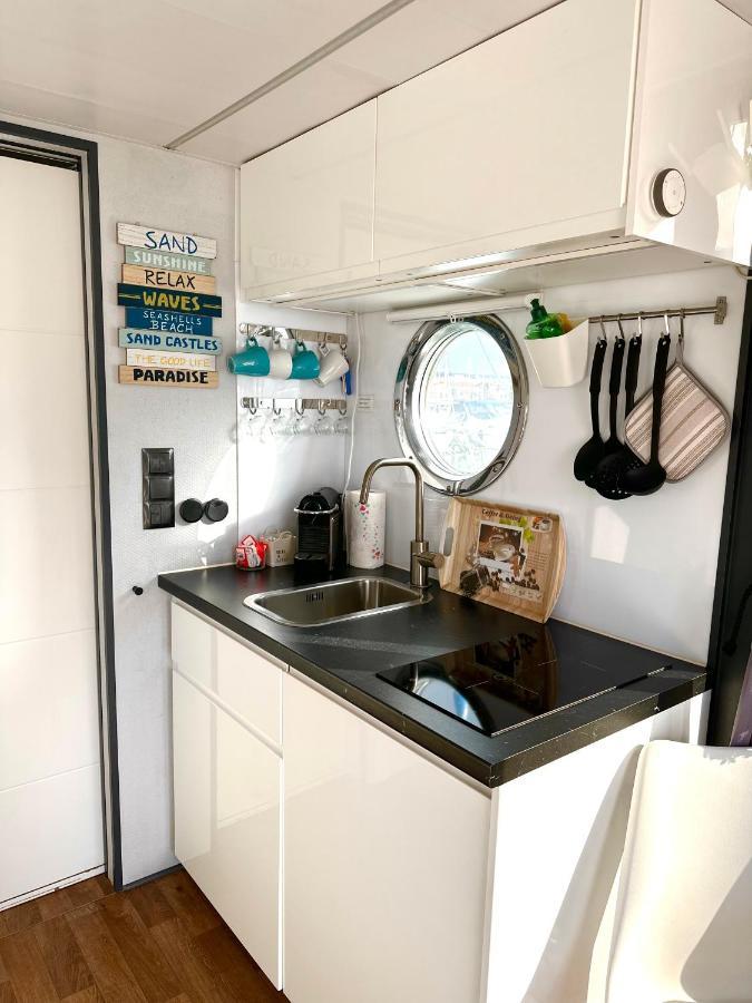 Отель Houseboat Seabreeze Альгеро Экстерьер фото