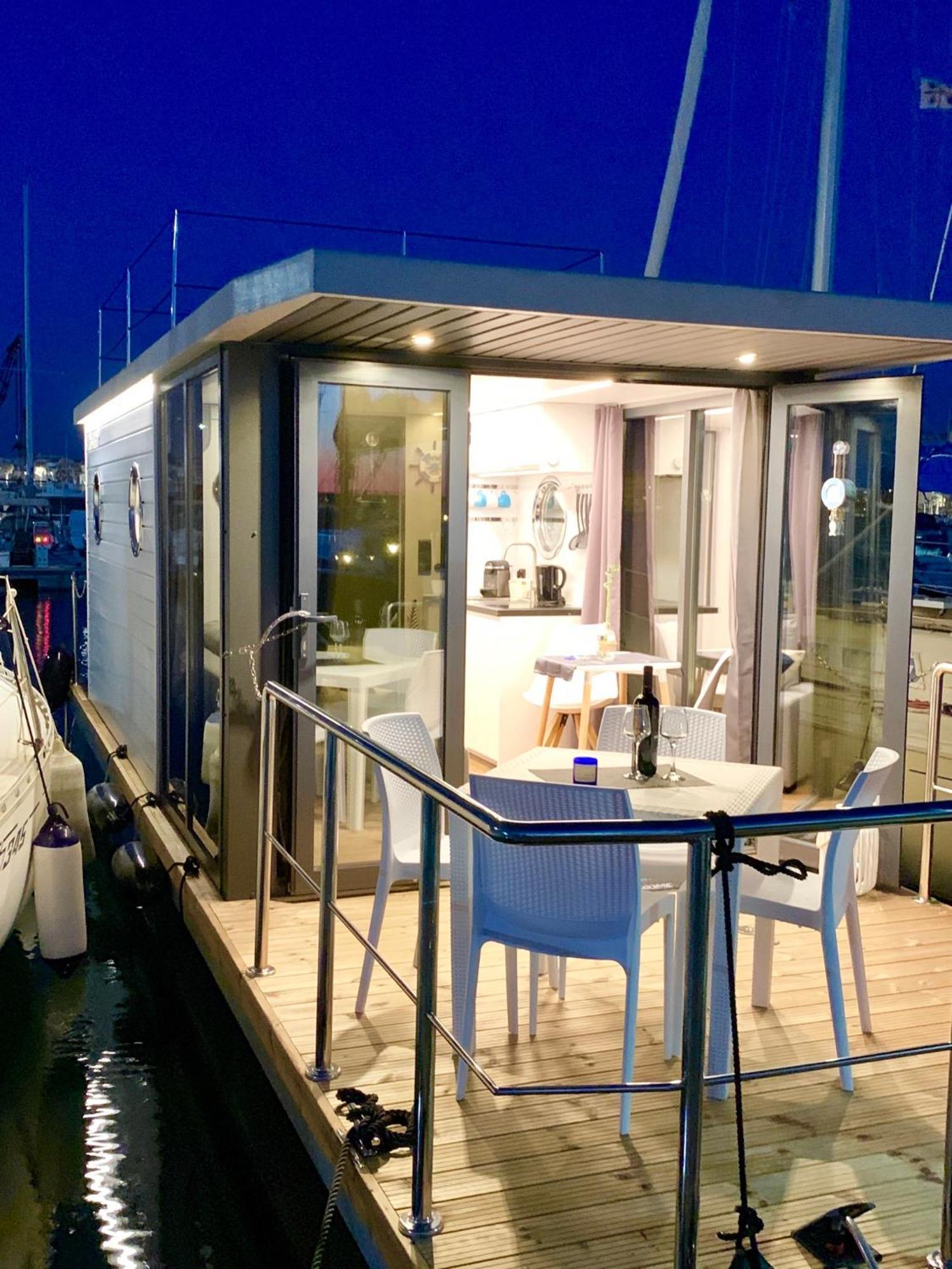 Отель Houseboat Seabreeze Альгеро Экстерьер фото